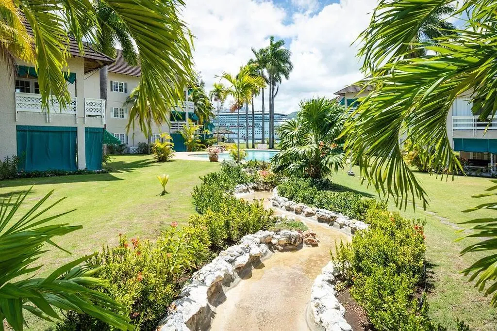 Oceanfront Two Bedroom Suite - Amazing Ocean Views Montego Bay Apartment